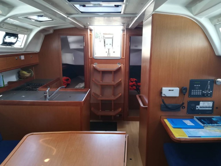 Charter a Bavaria Cruiser 37 in Pula on Samboat
