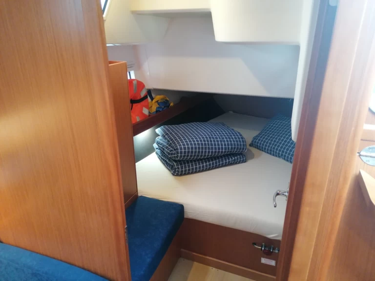 Hire Sailboat Bavaria with a boat licence