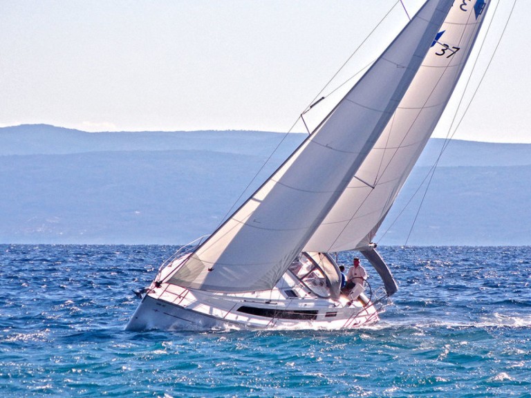Sailboat hire in Split - Bavaria Cruiser 37