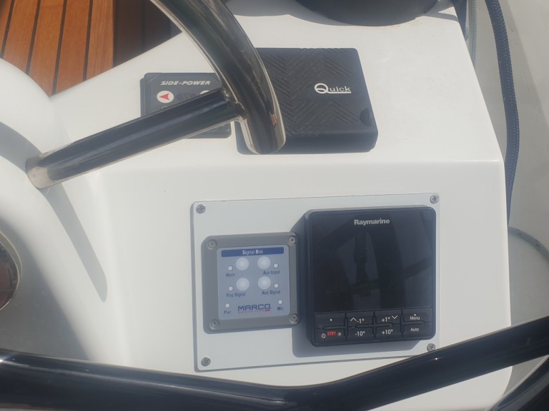 Hire a Jeanneau Sun Odyssey 410 Performance - New sail Tropea