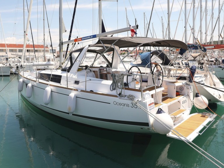 Hire a Bénéteau Oceanis 35.1 Biograd na Moru