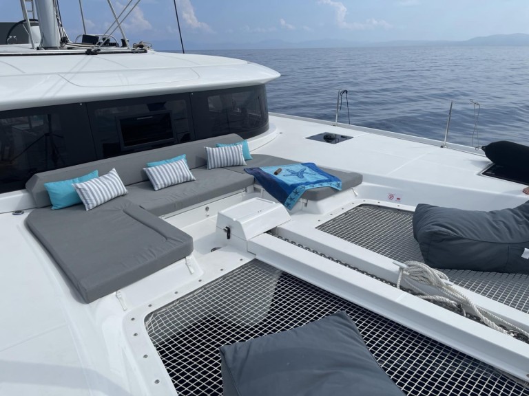 Hire Catamaran Lagoon with a boat licence