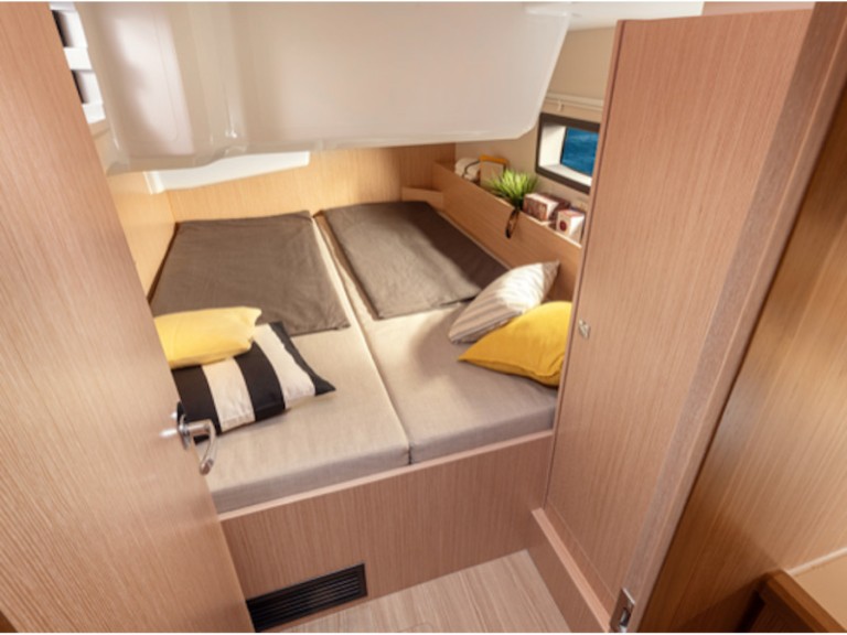 Sailboat to hire Castiglioncello at the best price