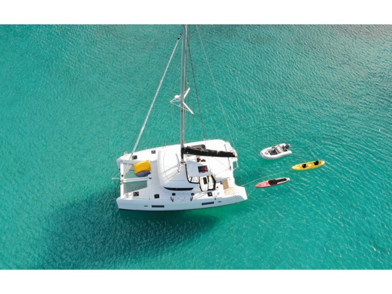 Catamaran to hire Parikia at the best price