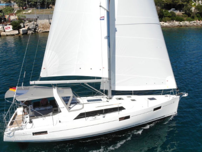 Hire Sailboat with or without skipper Bénéteau Pula