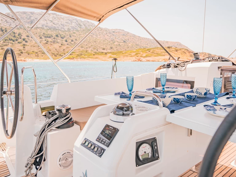 Sailboat to hire Alimos at the best price