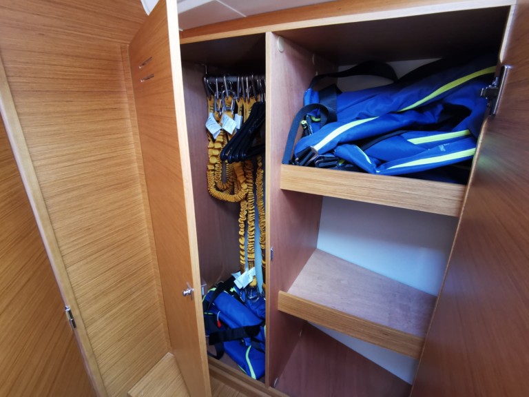 Charter a Dufour Dufour 390 Grand Large in Nieuwpoort-Bad on Samboat