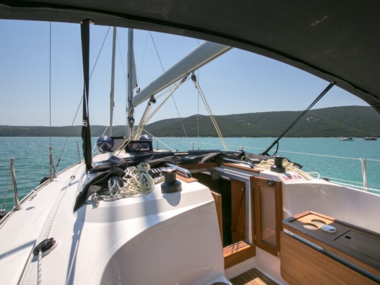 Charter a Bavaria Cruiser 37 in Trget on Samboat