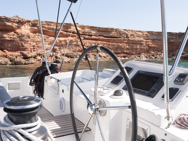 Hire Catamaran Lagoon with a boat licence