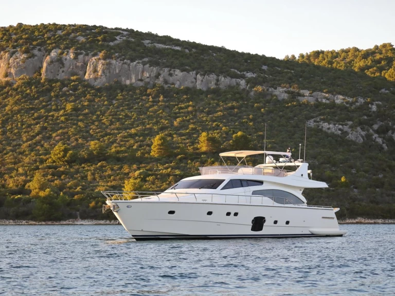 Hire a Ferretti Ferretti Yachts 681 Split
