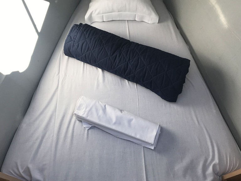 Hire Catamaran Lagoon with a boat licence