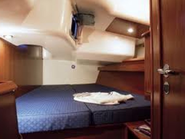 Sailboat to hire Fezzano at the best price