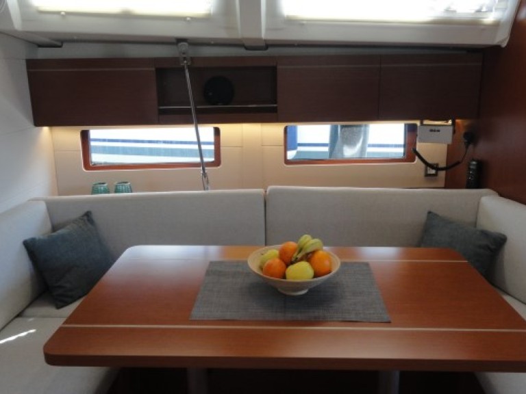 Hire a Bénéteau Oceanis 46.1 Pula