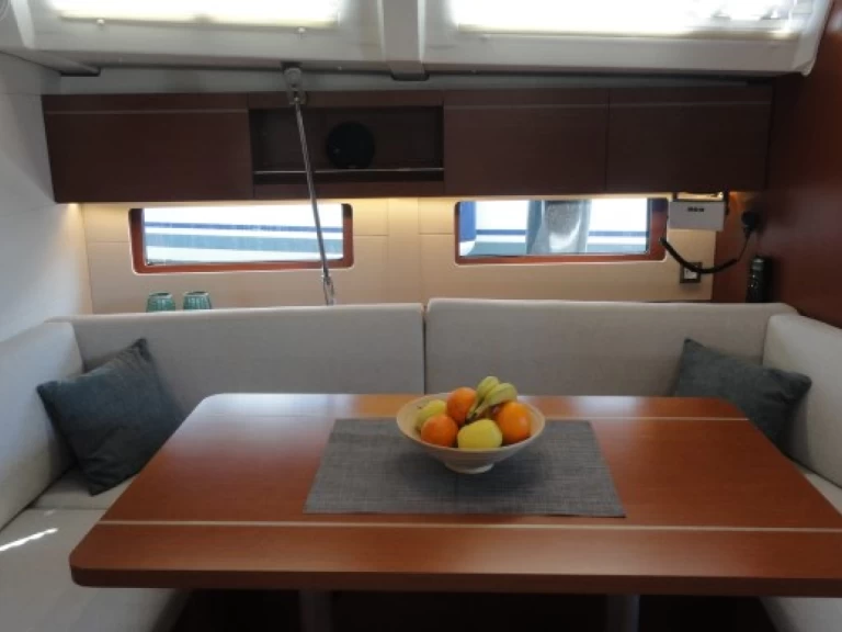 Hire a Bénéteau Oceanis 46.1 Pula
