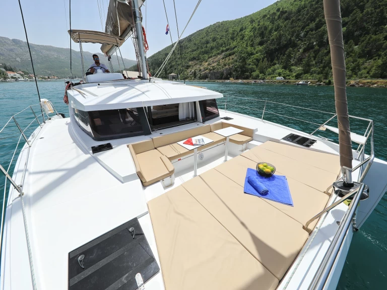 Charter a Bali Bali 4.1 in Komolac on Samboat