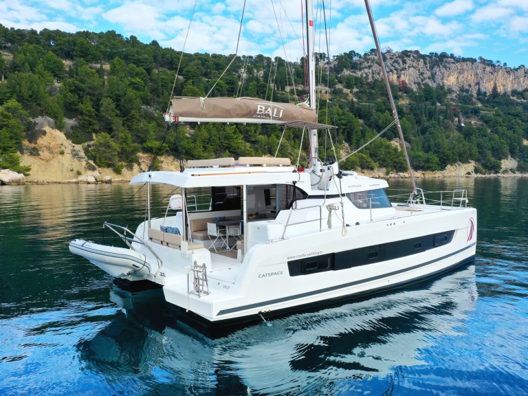 Hire Catamaran Bali with a boat licence
