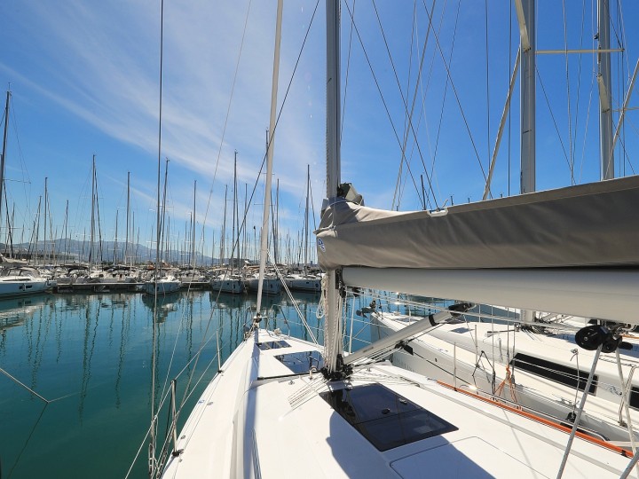 Sailboat hire in Kaštela - Hanse Hanse 388