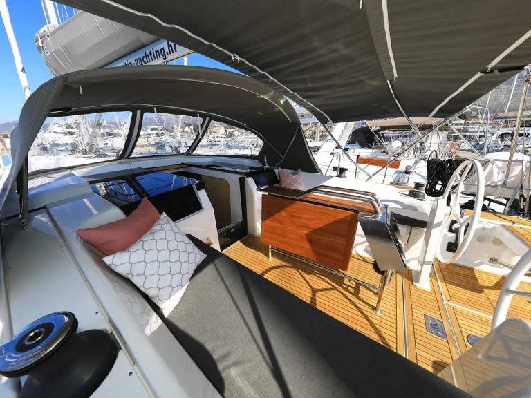 Hire Sailboat with or without skipper Hanse Kaštela