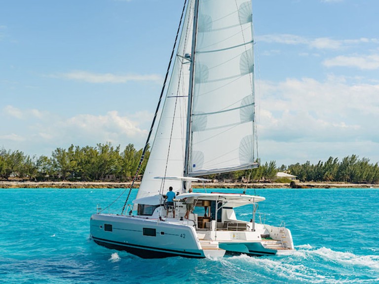 Hire Catamaran Lagoon with a boat licence