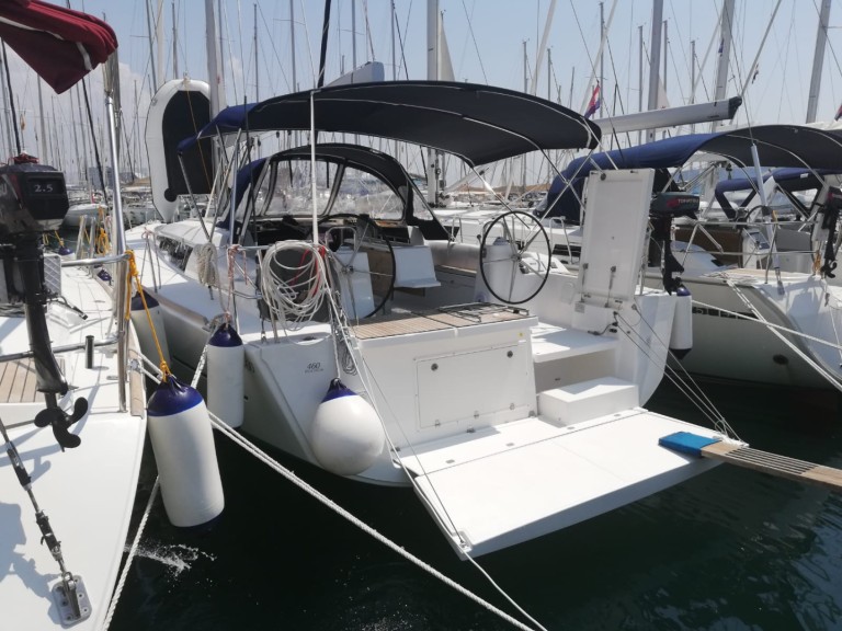 Sailboat to hire Medulin at the best price