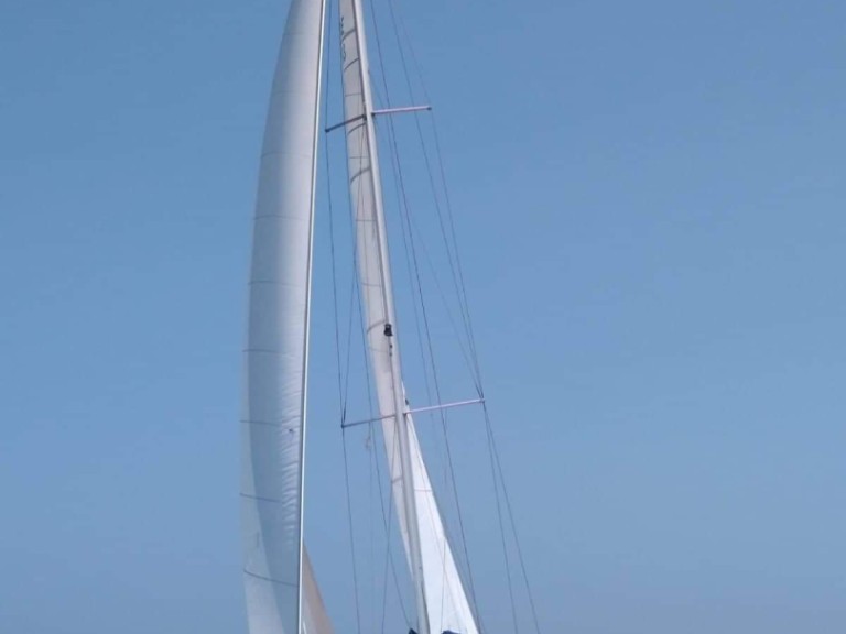 Hire a Bénéteau Oceanis 54 Salamina