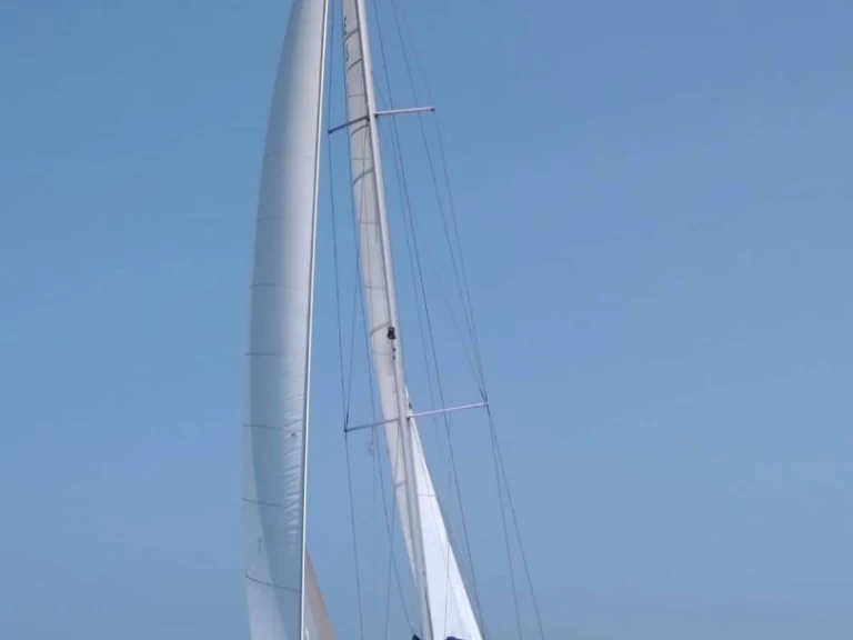Hire a Bénéteau Oceanis 54 Salamina