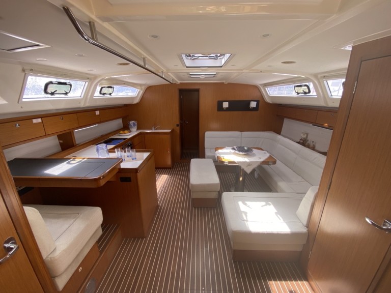 Sailboat to hire Castiglioncello at the best price