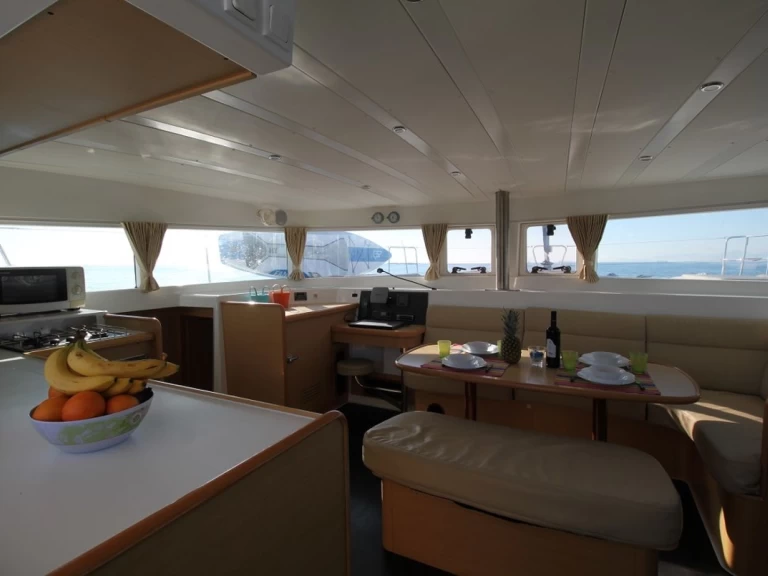 Yacht charter Alimos - Lagoon Lagoon 420 on SamBoat