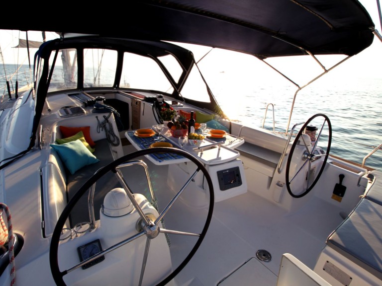 Hire a Bénéteau Oceanis 54 Alimos