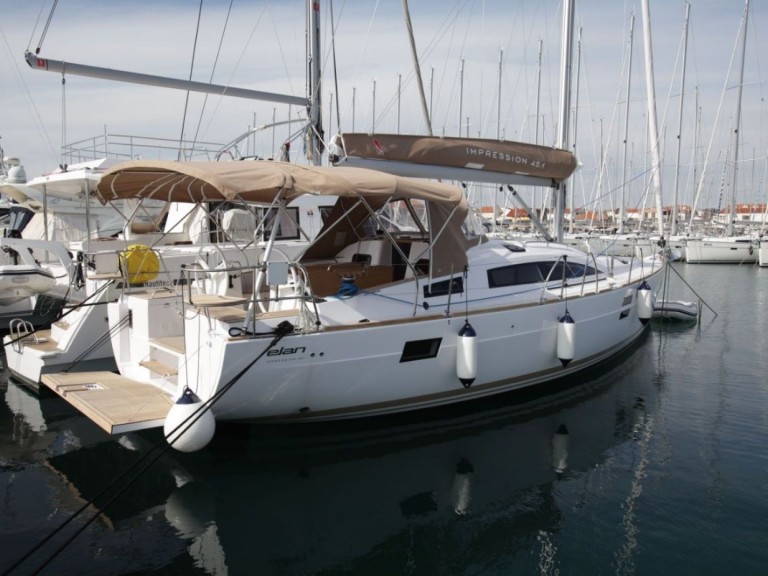 Sailboat to hire Pirovac at the best price