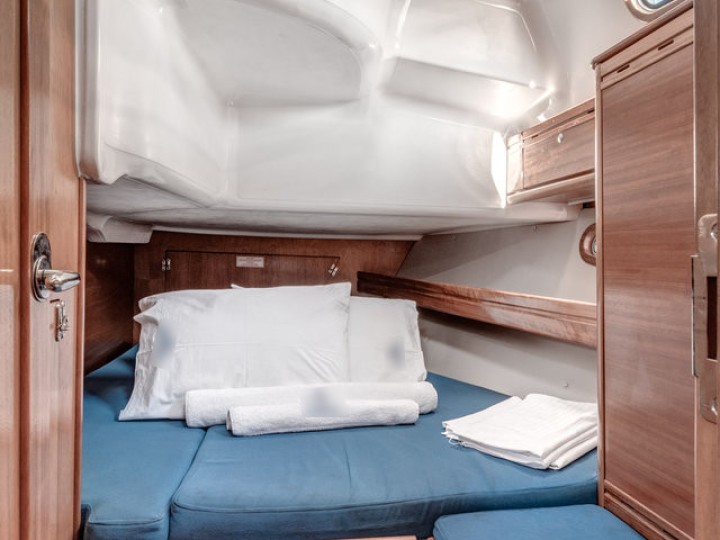 Hire a Bavaria Bavaria 39 Cruiser Pálairos