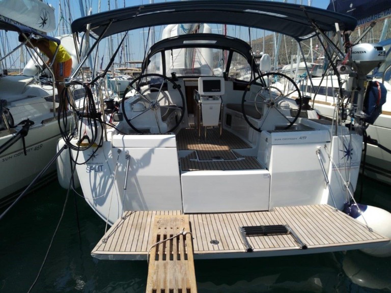 Hire Sailboat with or without skipper Jeanneau Gouvia
