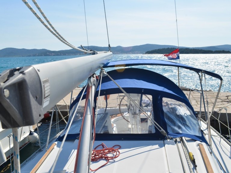 Bénéteau Oceanis 323 Clipper charter bareboat or skippered in  Biograd na Moru