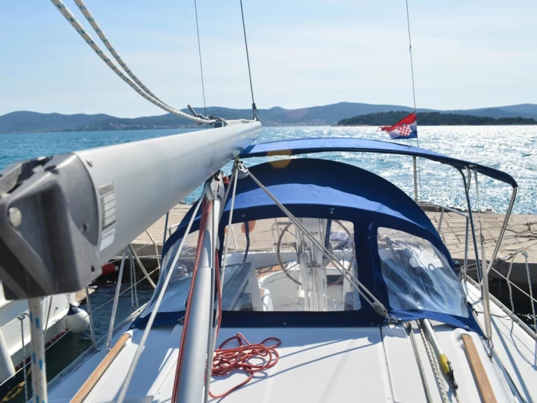 Bénéteau Oceanis 323 Clipper charter bareboat or skippered in  Biograd na Moru