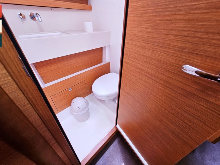 Sailboat hire in Rogoznica - Dufour Dufour 470