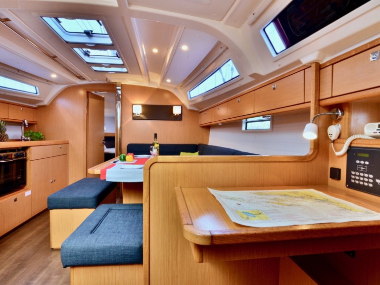 Sailboat to hire Šibenik at the best price