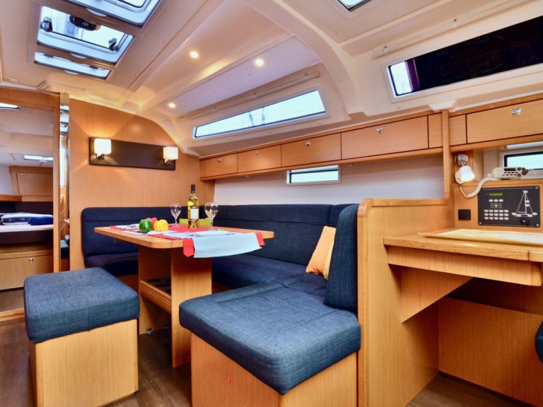 Yacht charter Šibenik - Bavaria Cruiser 41 on SamBoat