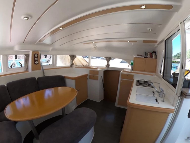 Yacht charter Fethiye - Lagoon Lagoon 380 on SamBoat