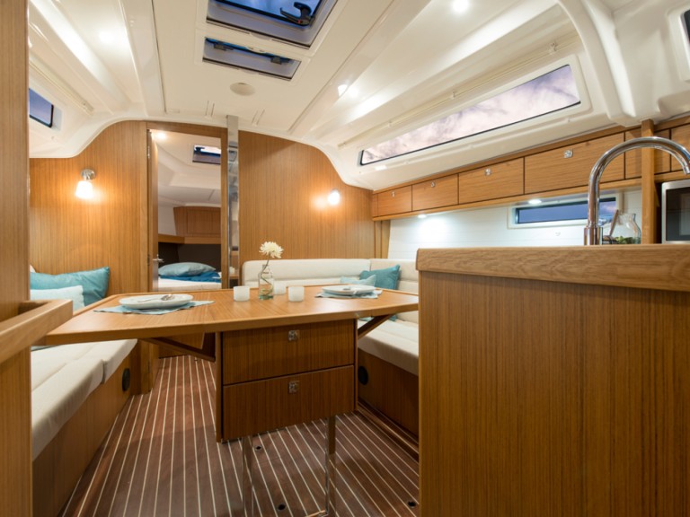 Charter a Bavaria Cruiser 37 in Zaton on Samboat