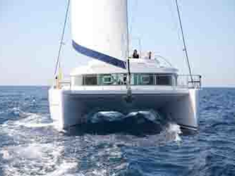 Hire Catamaran Dream 60 with a boat licence