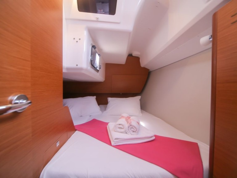 Yacht charter Zaton - Dufour Dufour 310 on SamBoat