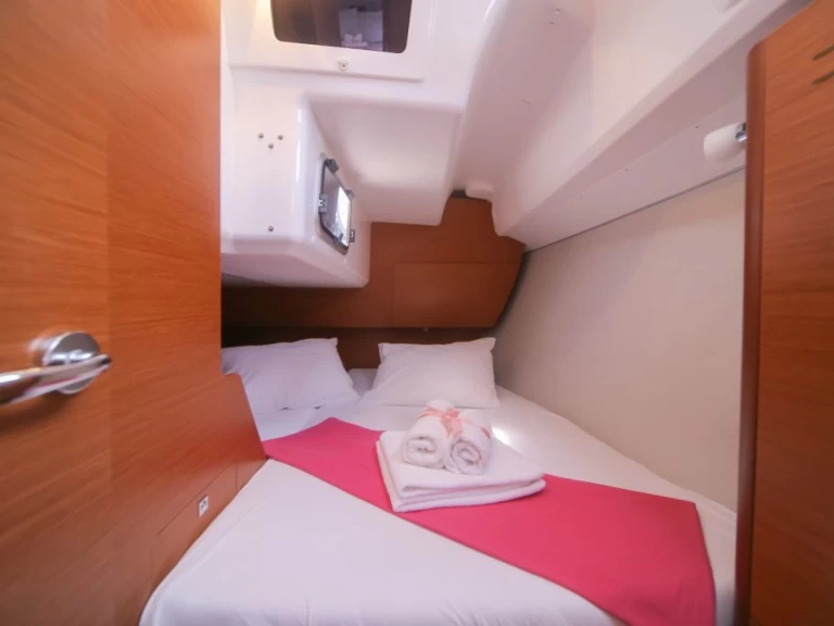 Yacht charter Zaton - Dufour Dufour 310 on SamBoat