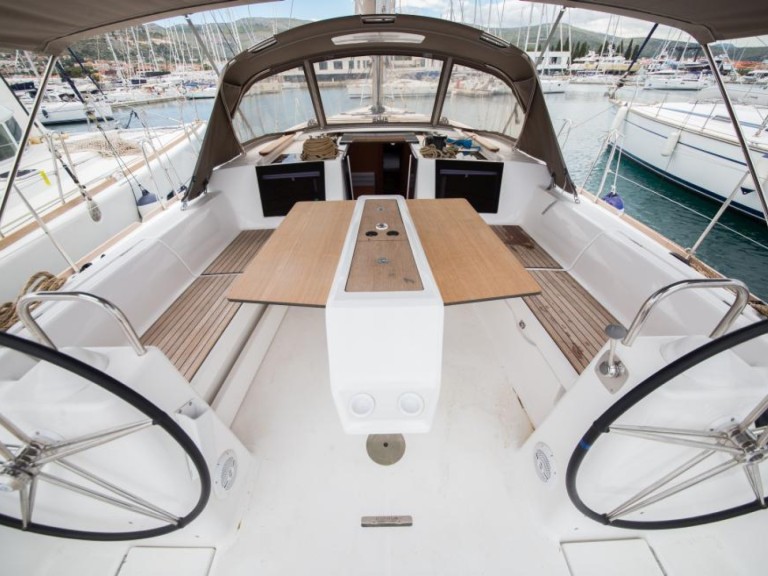 Sailboat to hire Zaton at the best price