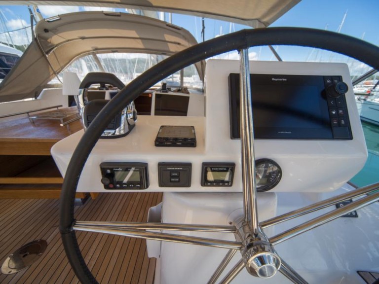 Charter a Dufour Dufour 520 Grand Large in Palma de Mallorca on Samboat