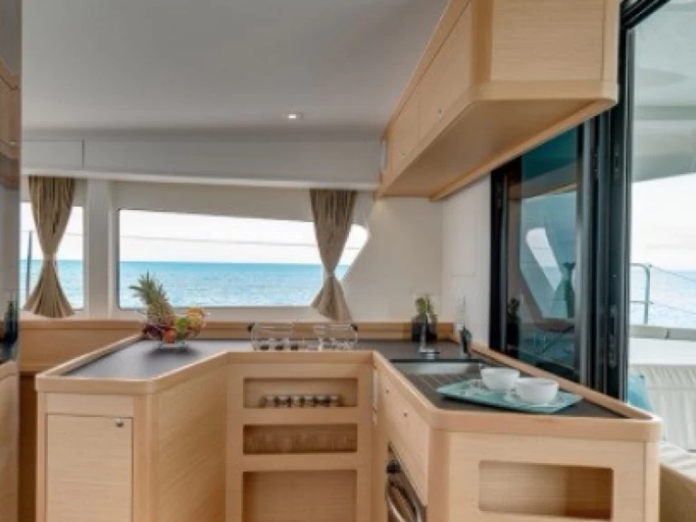 Catamaran hire in Jolly Harbour - Lagoon Lagoon 42