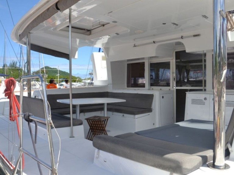 Catamaran hire in Le Marin - Lagoon Lagoon 450