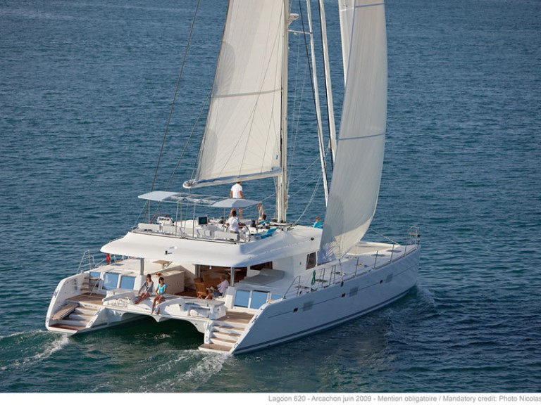 Catamaran hire in Le Marin - Lagoon Lagoon 620