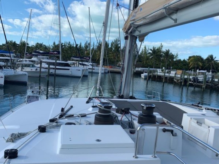 Hire Catamaran Lagoon with a boat licence