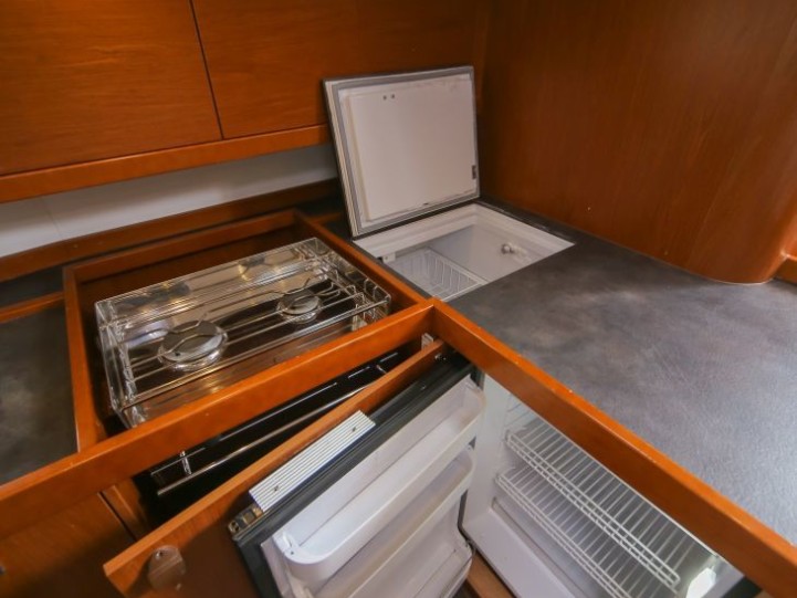 Sailboat to hire Seget Donji at the best price