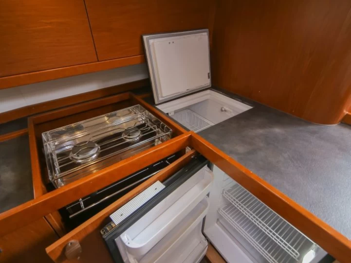 Sailboat to hire Seget Donji at the best price